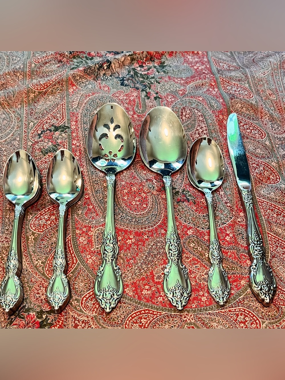 Wordsworth pattern by Oneida Floral Stainless Flatware 12 Assorted Pieces